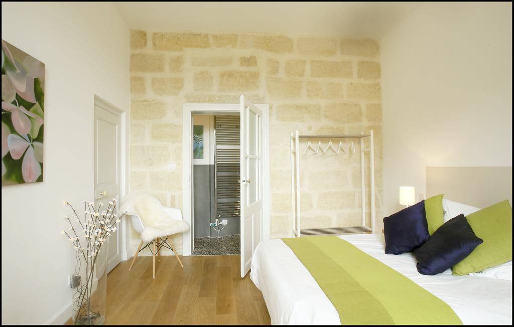 La Maison Rouge D'Uzes B&B Ruang foto