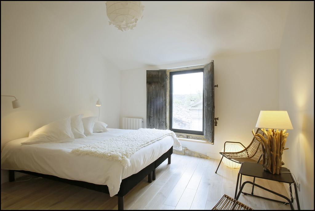La Maison Rouge D'Uzes B&B Ruang foto