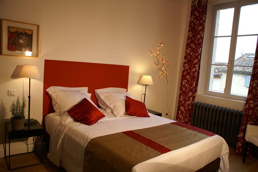 La Maison Rouge D'Uzes B&B Ruang foto