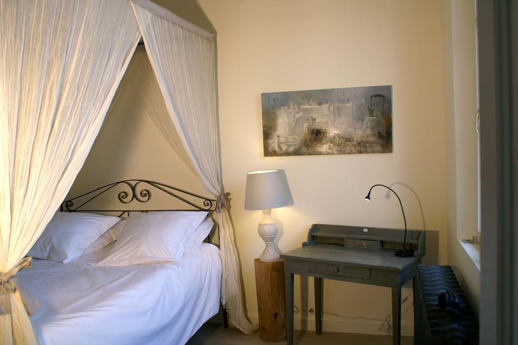 La Maison Rouge D'Uzes B&B Bagian luar foto